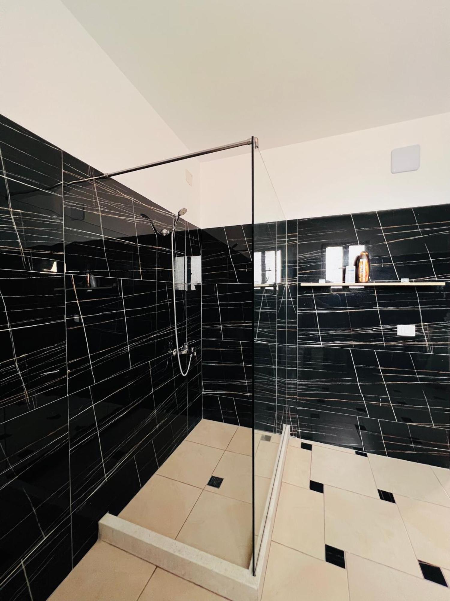 Villa Ensalv Berat - Apartment - Room - Penthouse Номер фото